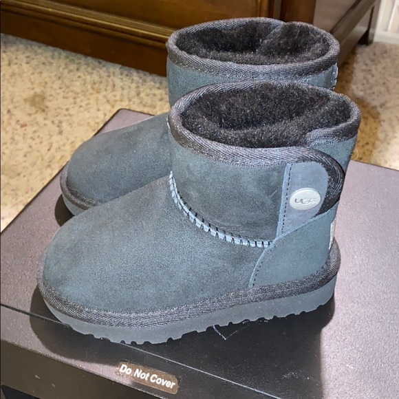 COPY - Ugg short boots, new. 7 - Picture 2 of 5